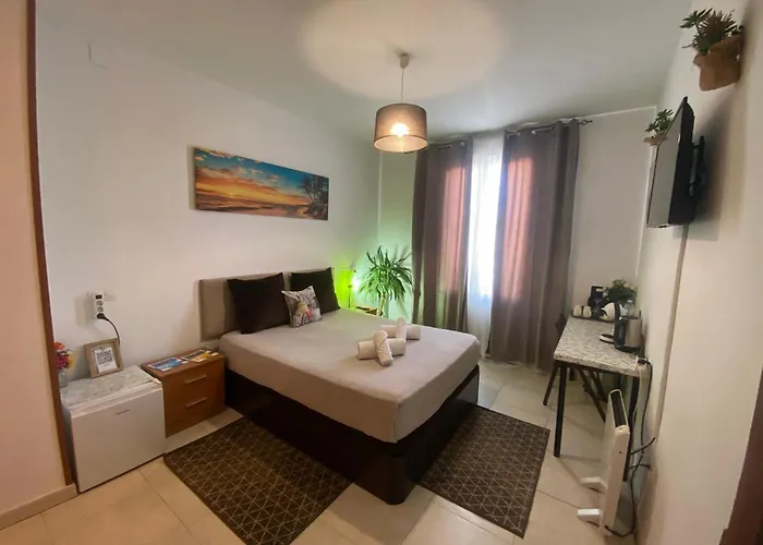 Room With Private Bathroom And Balcony Nearby The Mercado Central, Center And Beach Alicante