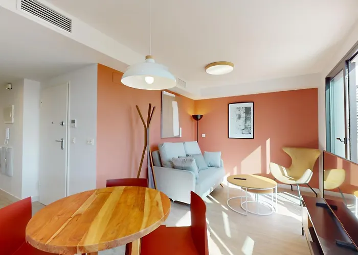 Breton 17- Apartamentos con pisicna climatizada en Alicante centro