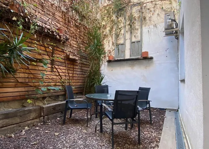 Centrico apartamento familiar con patio privado Alicante