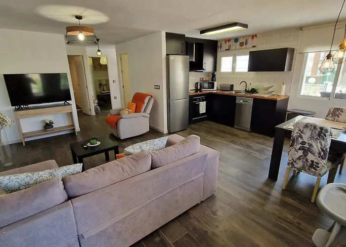 Stylish & Fully Furnished 3 Bedrooms Flat-4 Min Walk To Albufereta Beach Alicante