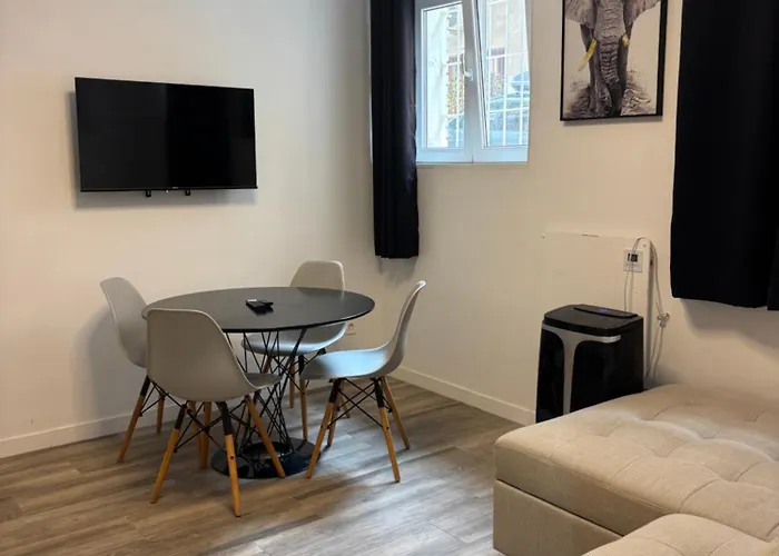 Apartamento blanco y negro en el centro Alicante
